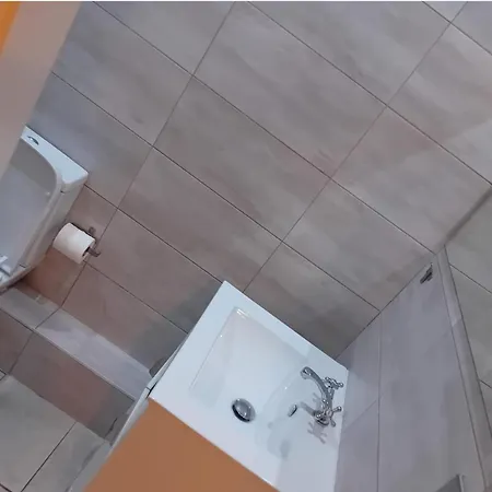 Apartment 3 Bed-sleeps 6-city Centre-free Parking *