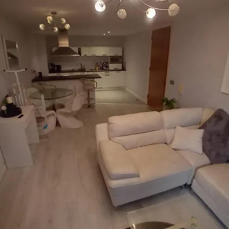 3 Bed-sleeps 6-city Centre-free Parking Apartment Manchester
