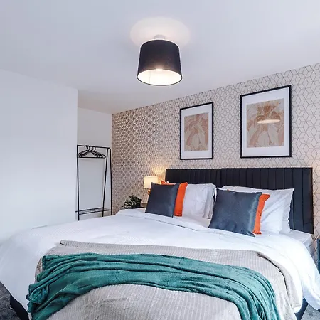 Large 4br House, Sleeps 8, Parking, Full Kitchen, Ideal For Groups, Family, Contractors