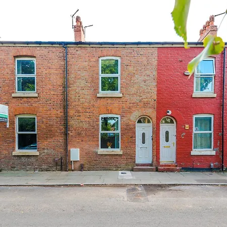 Large 4br House, Sleeps 8, Parking, Full Kitchen, Ideal For Groups, Family, Contractors Dom wakacyjny