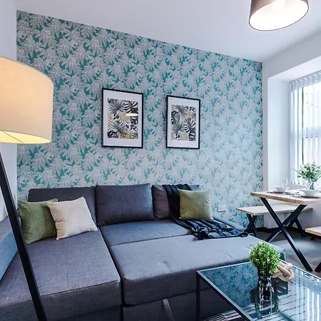 Large 4br House, Sleeps 8, Parking, Full Kitchen, Ideal For Groups, Family, Contractors