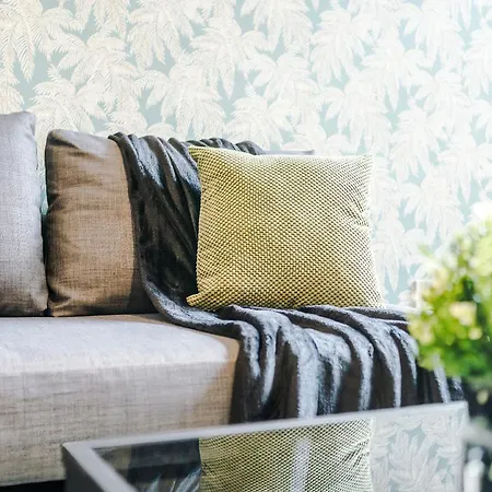 Large 4br House, Sleeps 8, Parking, Full Kitchen, Ideal For Groups, Family, Contractors Casa de Férias