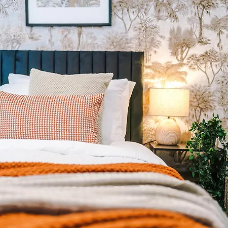 Dom wakacyjny Large 4br House, Sleeps 8, Parking, Full Kitchen, Ideal For Groups, Family, Contractors Manchester