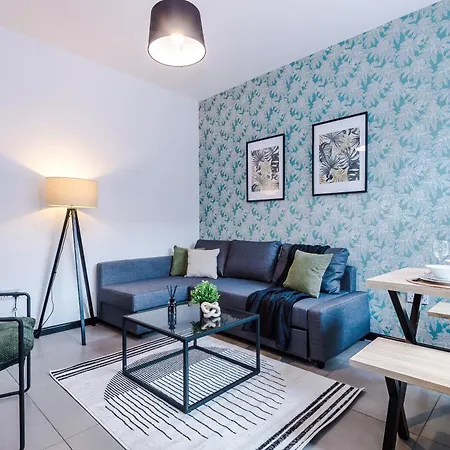 Large 4br House, Sleeps 8, Parking, Full Kitchen, Ideal For Groups, Family, Contractors Mánchester