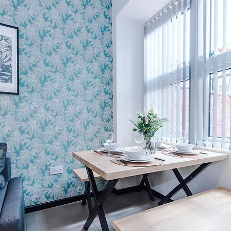 Large 4br House, Sleeps 8, Parking, Full Kitchen, Ideal For Groups, Family, Contractors