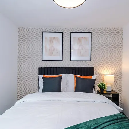 Dom wakacyjny Large 4br House, Sleeps 8, Parking, Full Kitchen, Ideal For Groups, Family, Contractors Manchester