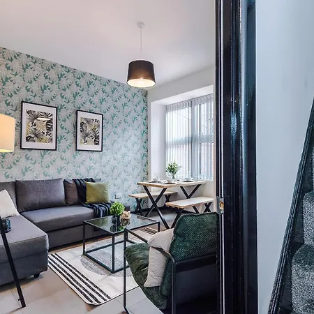 Large 4br House, Sleeps 8, Parking, Full Kitchen, Ideal For Groups, Family, Contractors