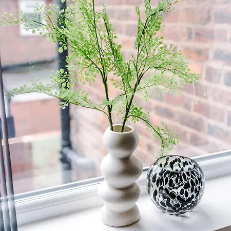 Large 4br House, Sleeps 8, Parking, Full Kitchen, Ideal For Groups, Family, Contractors