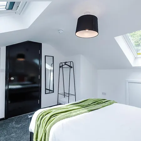 Large 4br House, Sleeps 8, Parking, Full Kitchen, Ideal For Groups, Family, Contractors Dom wakacyjny