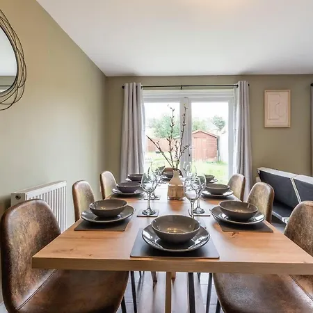Chic 4bd Abode - Free Parking - Snooker Nyaraló