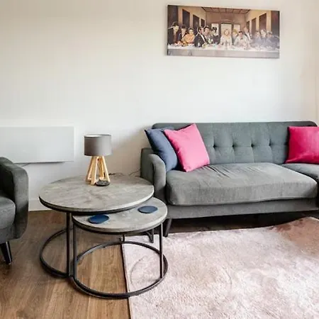 Private Balcony, Waterfront Apt, Theatres 15min Walk 1mile Media City, Old Trafford, Centre
