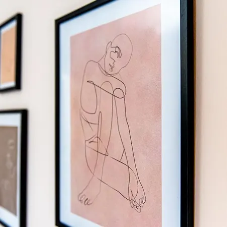 2 Bedroom Flat By Eccles Station With Communal Rooftop Garden דירה