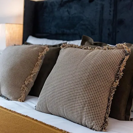 2 Bedroom Flat By Eccles Station With Communal Rooftop Garden Apartman *