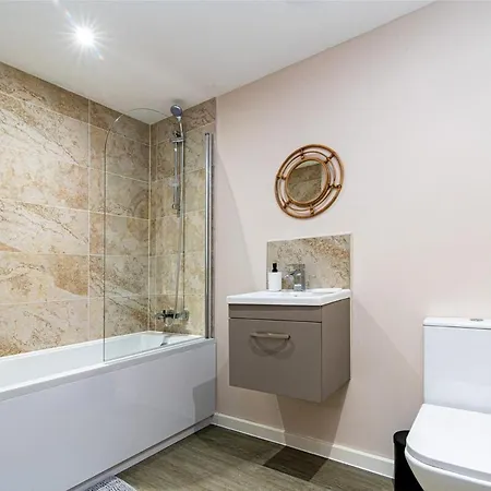 公寓 2 Bedroom Flat By Eccles Station With Communal Rooftop Garden *