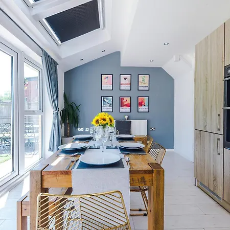 Stunning Riverside 3-bed By 53 Degrees In With Garden & Free Parking! * Manchester