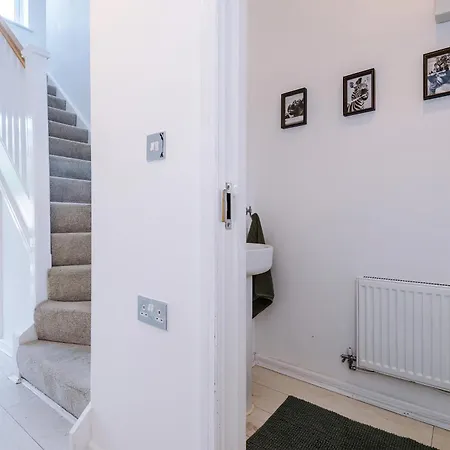 Stunning Riverside 3-bed By 53 Degrees In With Garden & Free Parking! Manchester