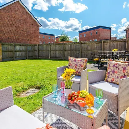 Stunning Riverside 3-bed By 53 Degrees In With Garden & Free Parking! Villa *