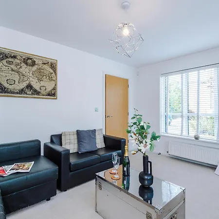 Villa Stunning Riverside 3-bed By 53 Degrees In With Garden & Free Parking!