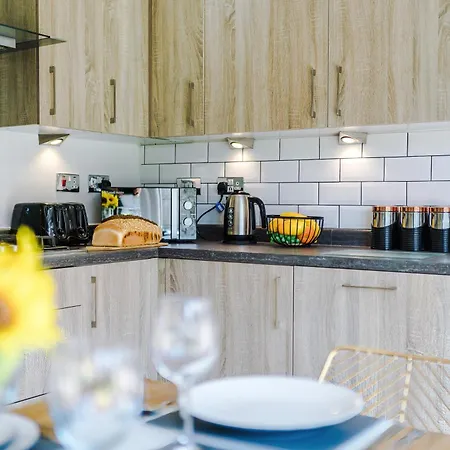 Stunning Riverside 3-bed By 53 Degrees In With Garden & Free Parking!