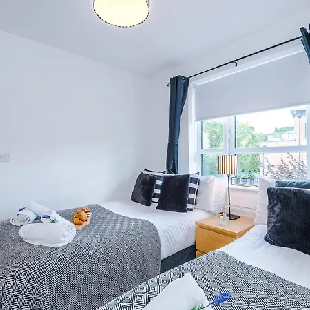 Stunning Riverside 3-bed By 53 Degrees In With Garden & Free Parking! Villa *