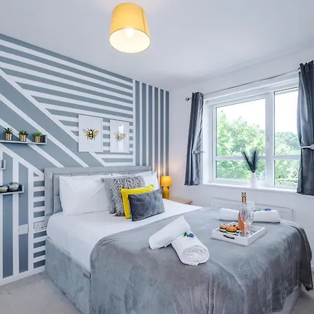 Stunning Riverside 3-bed By 53 Degrees In With Garden & Free Parking! * Manchester