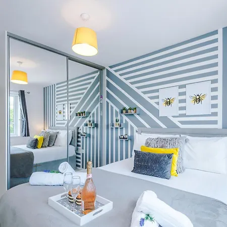 Stunning Riverside 3-bed By 53 Degrees In With Garden & Free Parking! Βίλα *