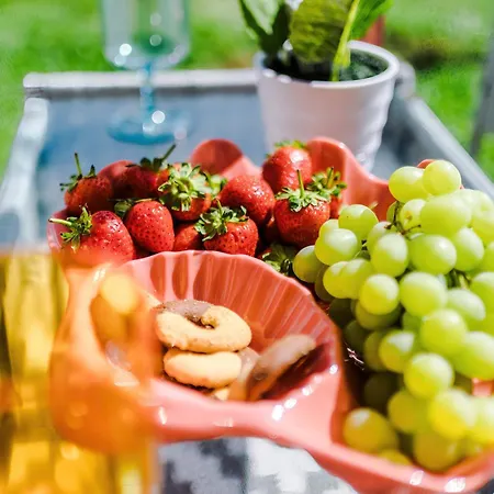 Villa Stunning Riverside 3-bed By 53 Degrees In With Garden & Free Parking! *