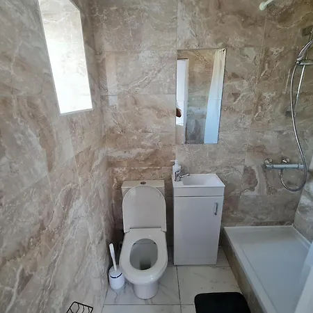 Scotland House Konukevi 3*