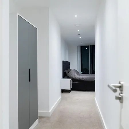 Апартаменты Modern 2 Bed Penthouse With Stunning Views In Center *