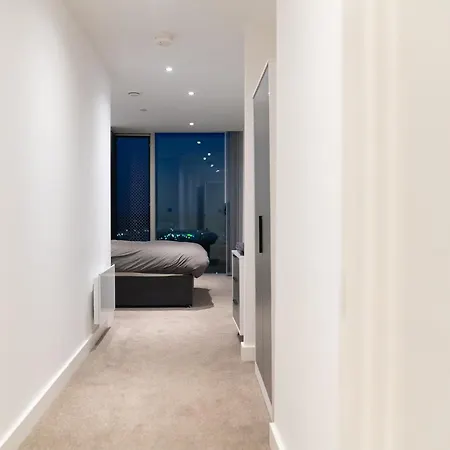 Modern 2 Bed Penthouse With Stunning Views In Center Lägenhet *