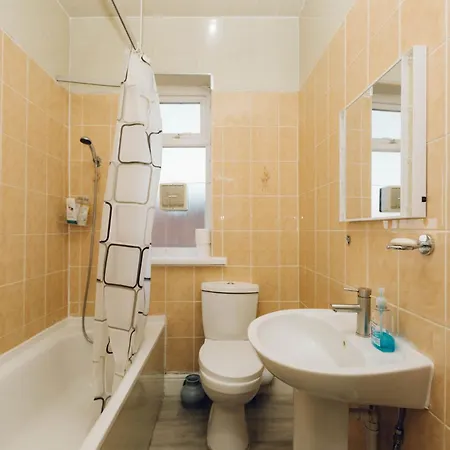 2 Beds Suburb Nestled Nook 公寓 *