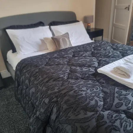 2 Beds Suburb Nestled Nook Apartment