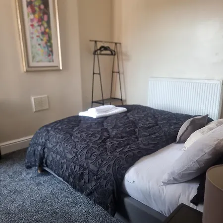 2 Beds Suburb Nestled Nook Apartment