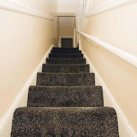 2 Beds Suburb Nestled Nook Apartamento *