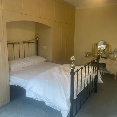 فندق مبيت وإفطار Double Bedroom In A Shared House *