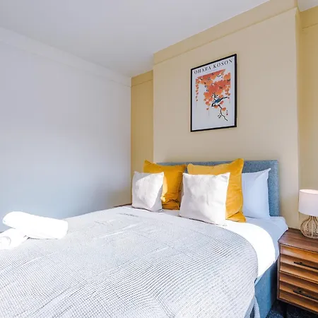 Stylish 3 Bedroom - Free Parking, Smart Tv, Sleeps 8 מנצ'סטר