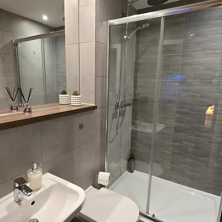 Elegant 2bd & 2ba Centre Luxury With View *