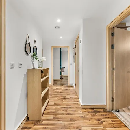 Manchester City Gem - Stylish Stay For 8