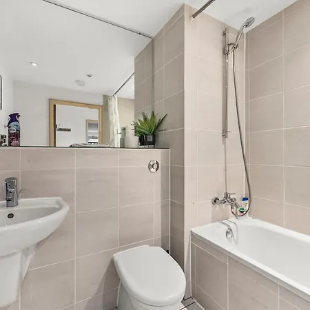 Manchester City Gem - Stylish Stay For 8