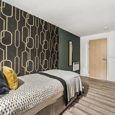 Manchester City Gem - Stylish Stay For 8