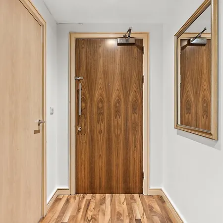 Manchester City Gem - Stylish Stay For 8 *