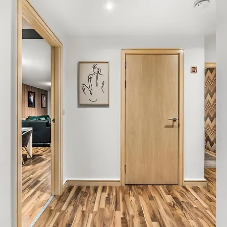 Manchester City Gem - Stylish Stay For 8