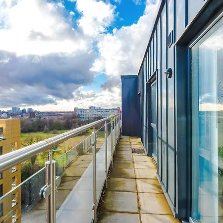 2 Bedroom Penthouse With Balcony By Host A * マンチェスター