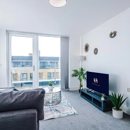 Apartment 2 Bedroom Penthouse With Balcony By Host A Manchester