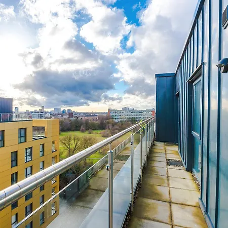 2 Bedroom Penthouse With Balcony By Host A アパート *