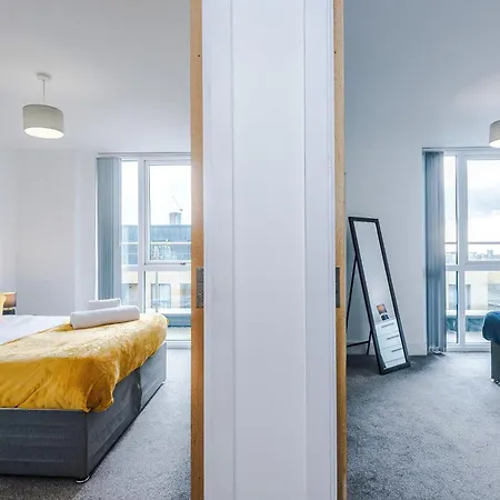 2 Bedroom Penthouse With Balcony By Host A Apartment Manchester