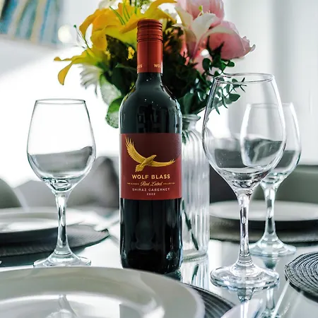 2 Bedroom Penthouse With Balcony By Host A *