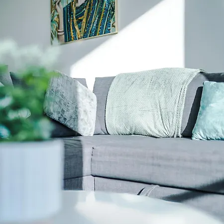 2 Bedroom Penthouse With Balcony By Host A * Manchester