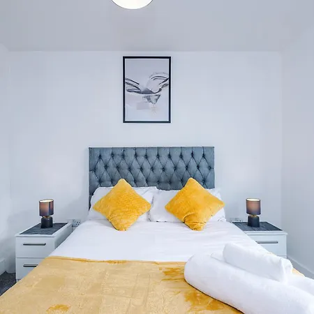 公寓 2 Bedroom Penthouse With Balcony By Host A *