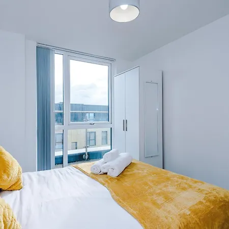 2 Bedroom Penthouse With Balcony By Host A * マンチェスター